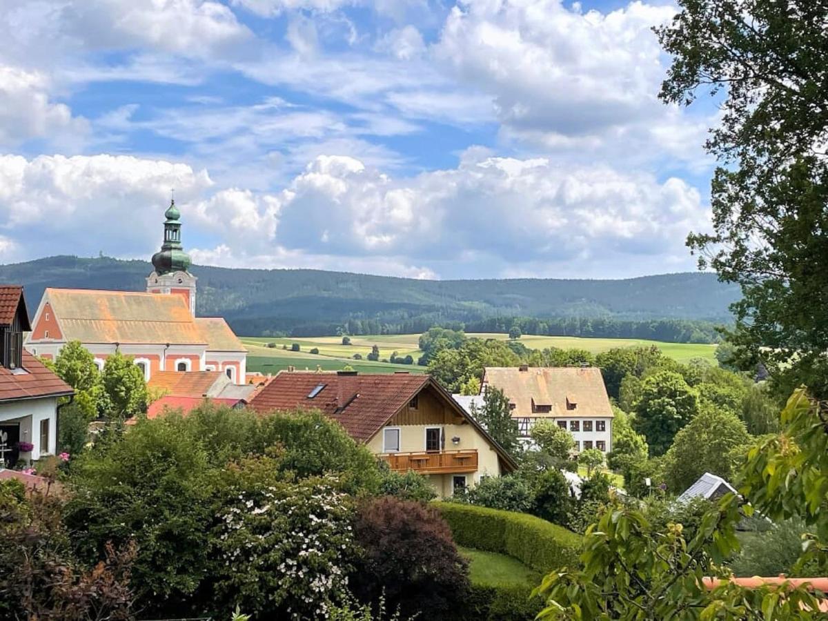 Ferienwohnungen Am Kirchberg Neualbenreuth Luaran gambar