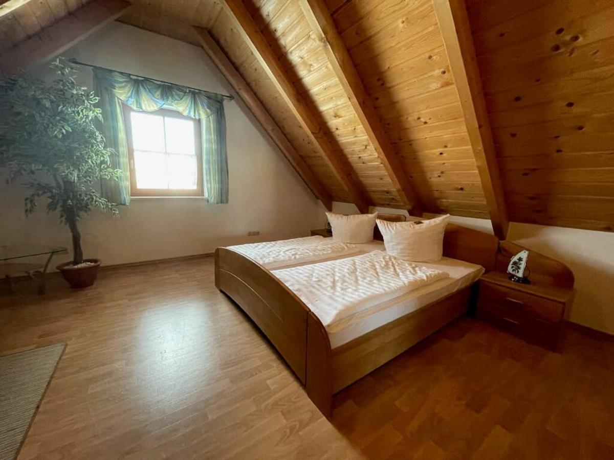 Ferienwohnungen Am Kirchberg Neualbenreuth Luaran gambar